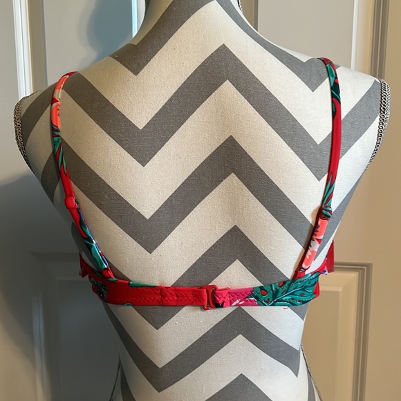 Old Navy Tropical Print Ruffle Swim Top - Picture 5 of 8